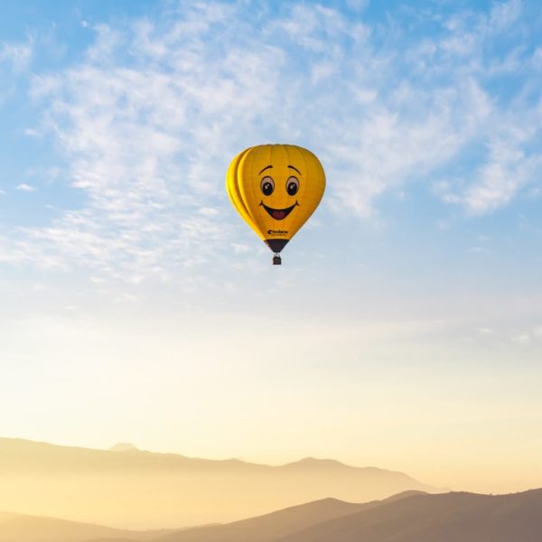 笑顔でハッピーホルモンを放出して自己肯定感を高める